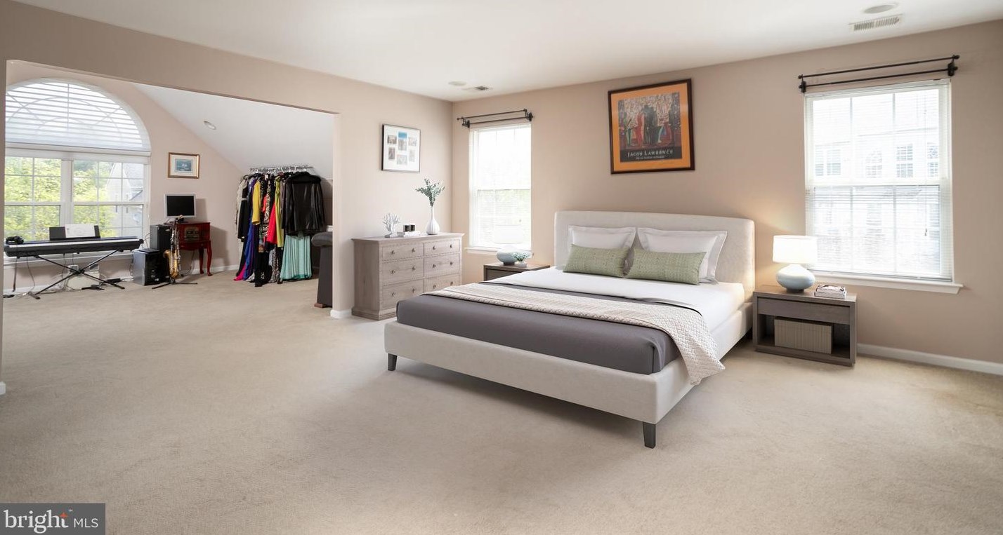 28 Durham Dr, Columbus NJ 08022-2349 exterior