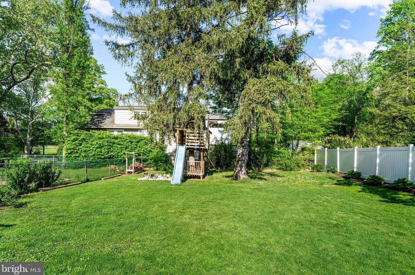 313 Fairview Ave, Moorestown NJ 08057-2316 exterior