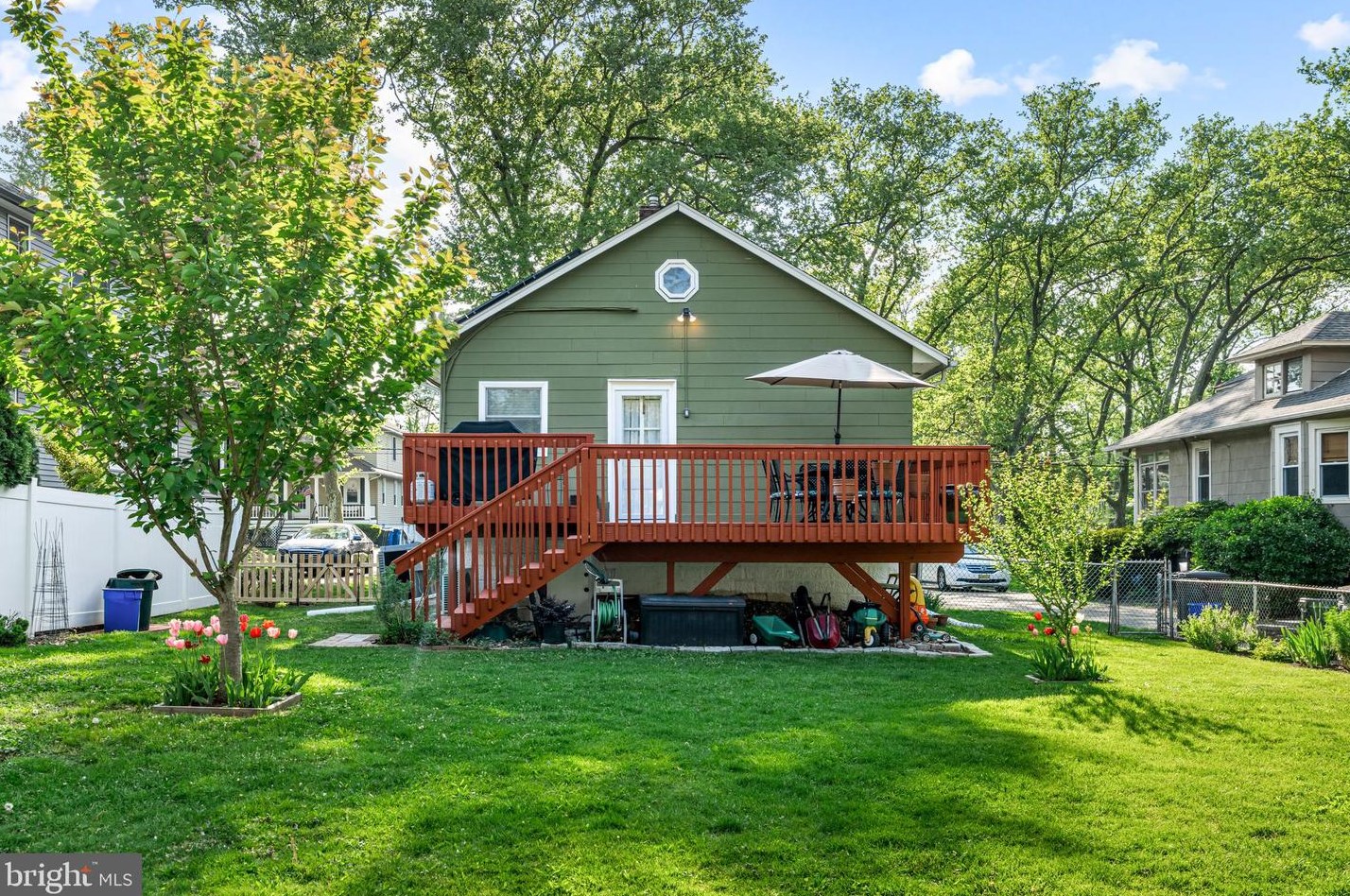 313 Fairview Ave, Moorestown NJ 08057-2316 exterior