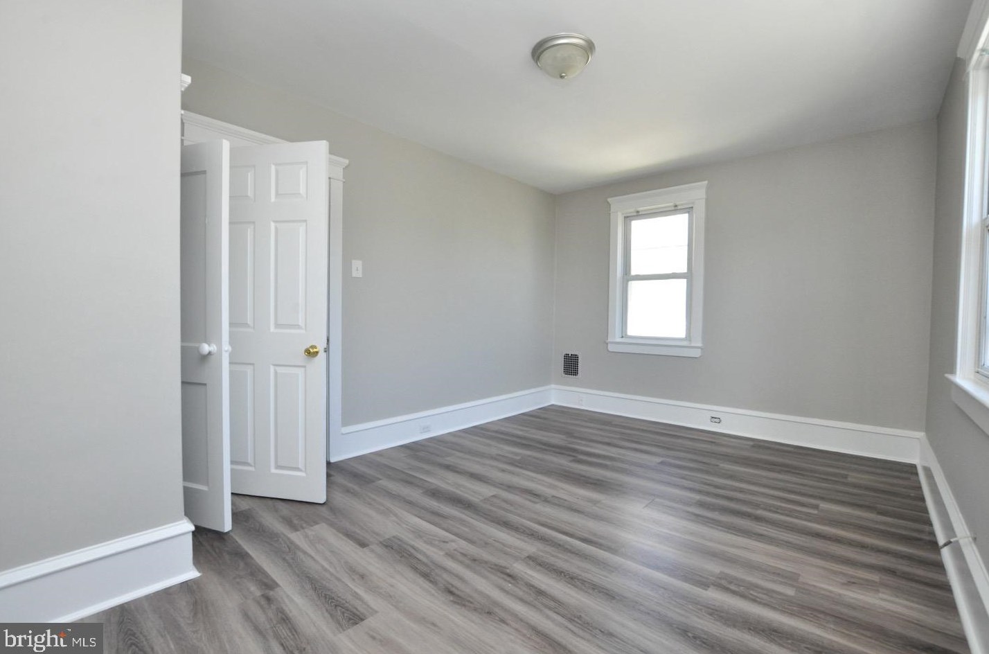 137 Juniper St, Burlington NJ 08016-1403 exterior