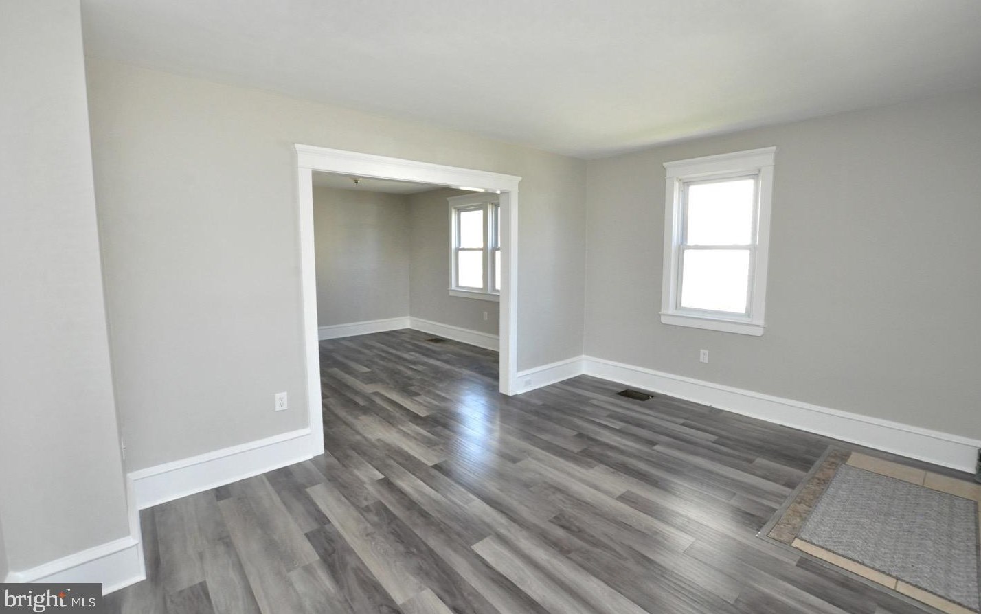 137 Juniper St, Burlington NJ 08016-1403 exterior