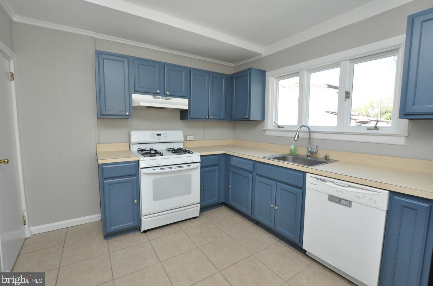 137 Juniper St, Burlington NJ 08016-1403 exterior