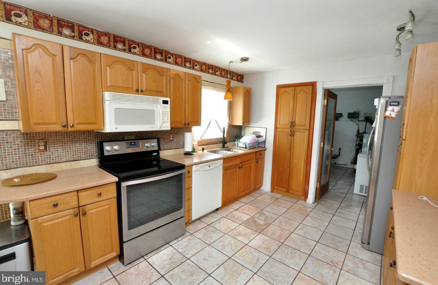 56 Mandolin Ln, Willingboro NJ  08046-2808 exterior