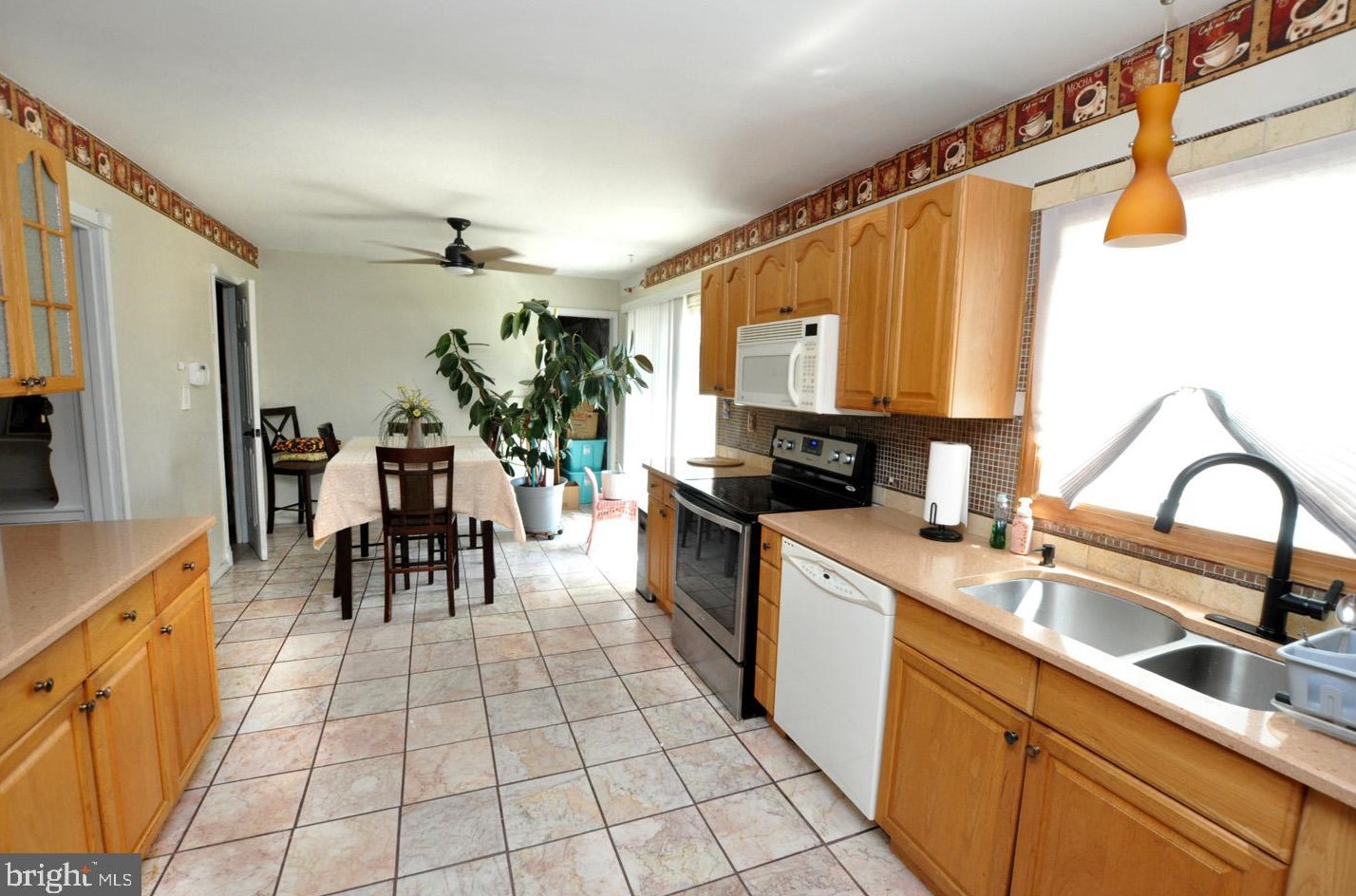 56 Mandolin Ln, Willingboro NJ  08046-2808 exterior