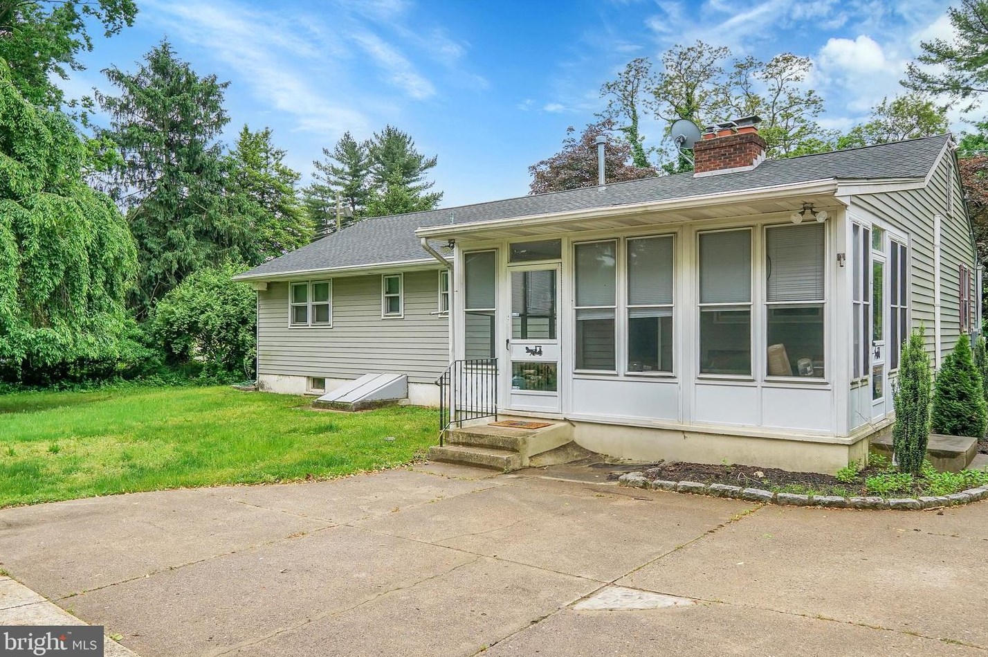 219 Charleston Rd, Willingboro NJ  08046-2002 exterior
