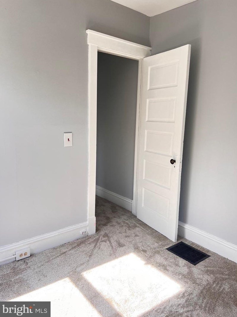 33 Amboy Ave, Roebling NJ 08554-1102 exterior