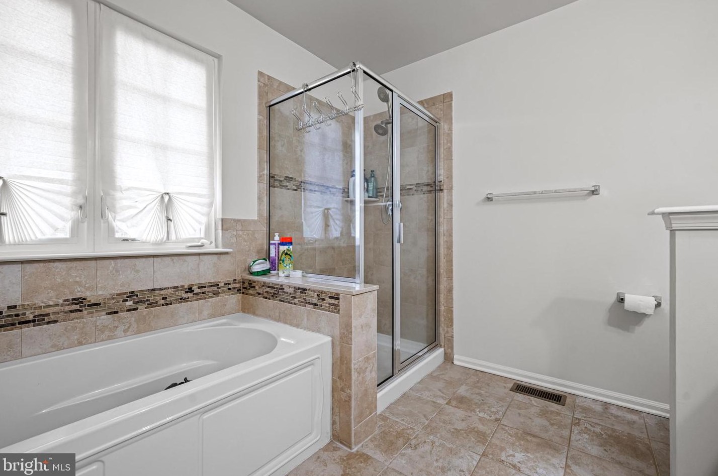 49 Overlook Dr, Mount Laurel NJ 08054-6108 exterior