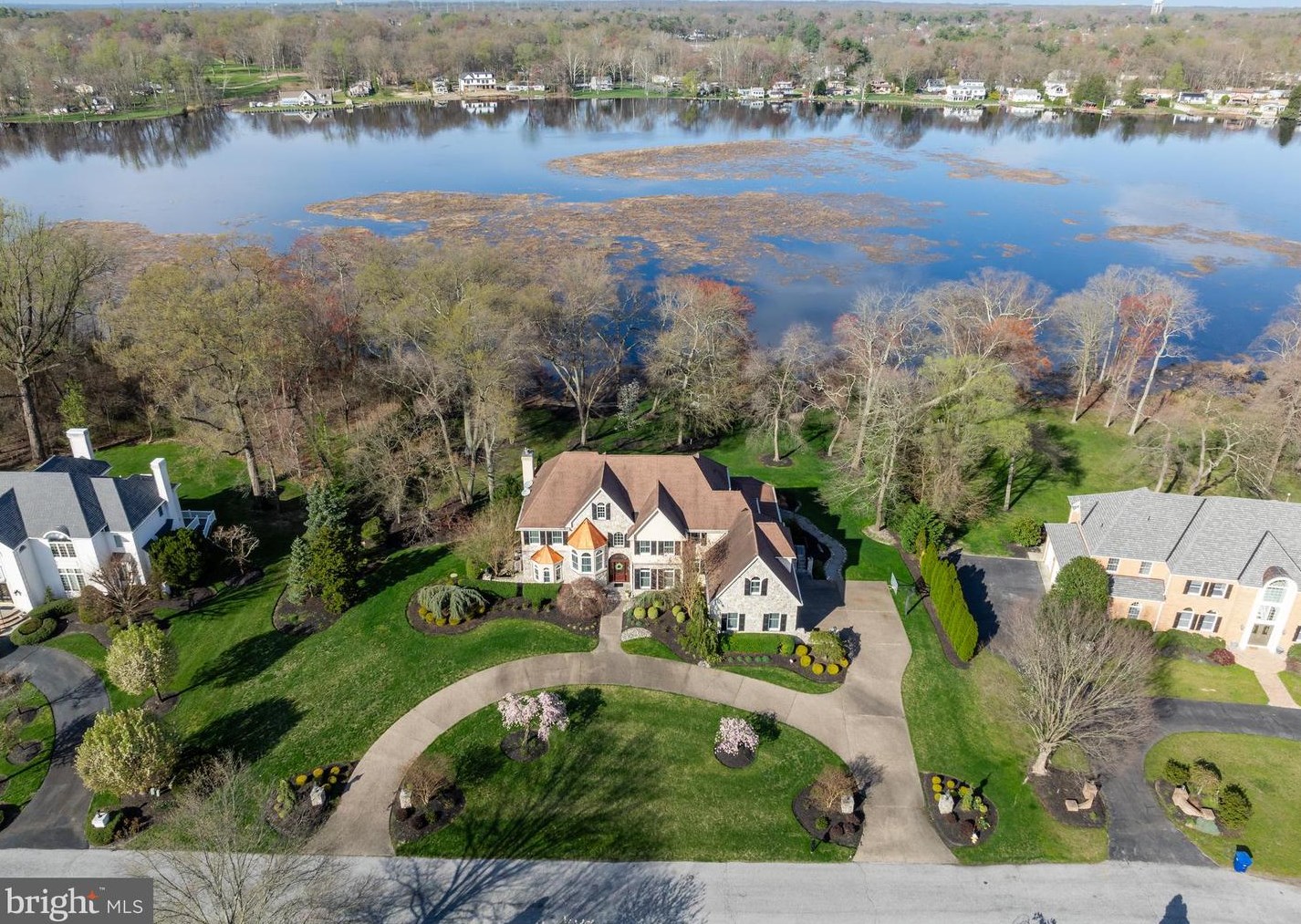 32 Cv Rd, Moorestown NJ 08057-3949 exterior