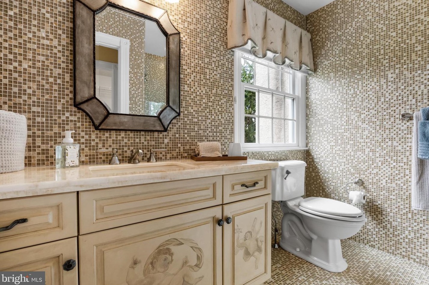 32 Cv Rd, Moorestown NJ 08057-3949 exterior