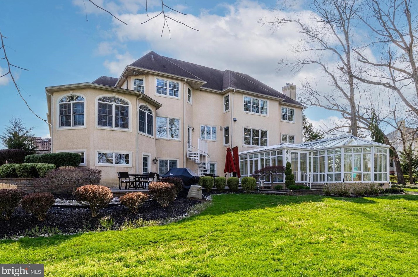 32 Cv Rd, Moorestown NJ 08057-3949 exterior