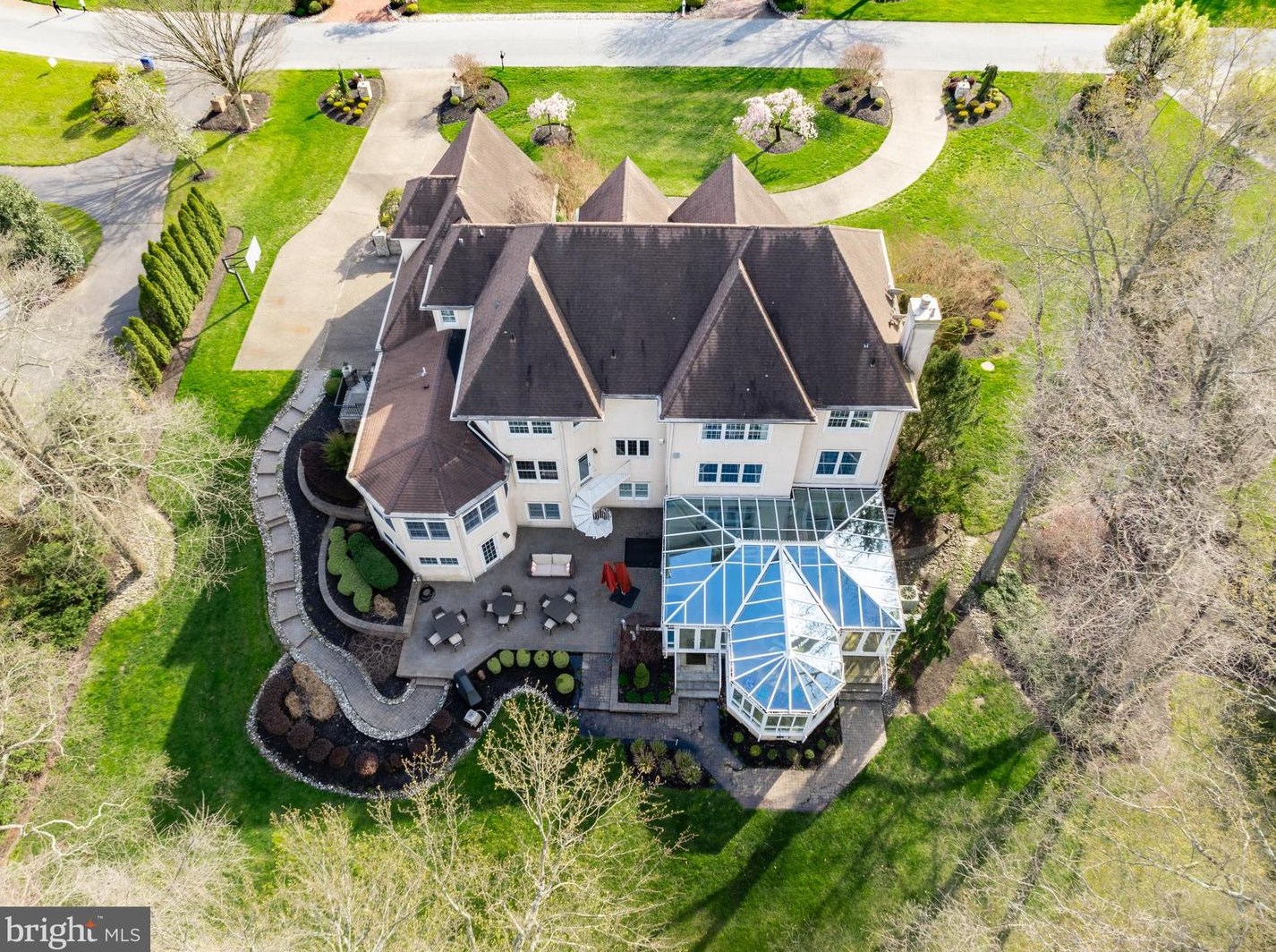 32 Cv Rd, Moorestown NJ 08057-3949 exterior