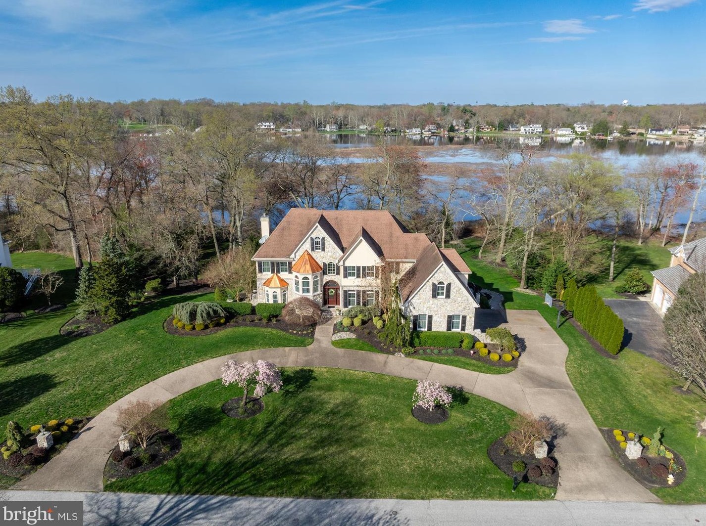 32 Cv Rd, Moorestown NJ 08057-3949 exterior