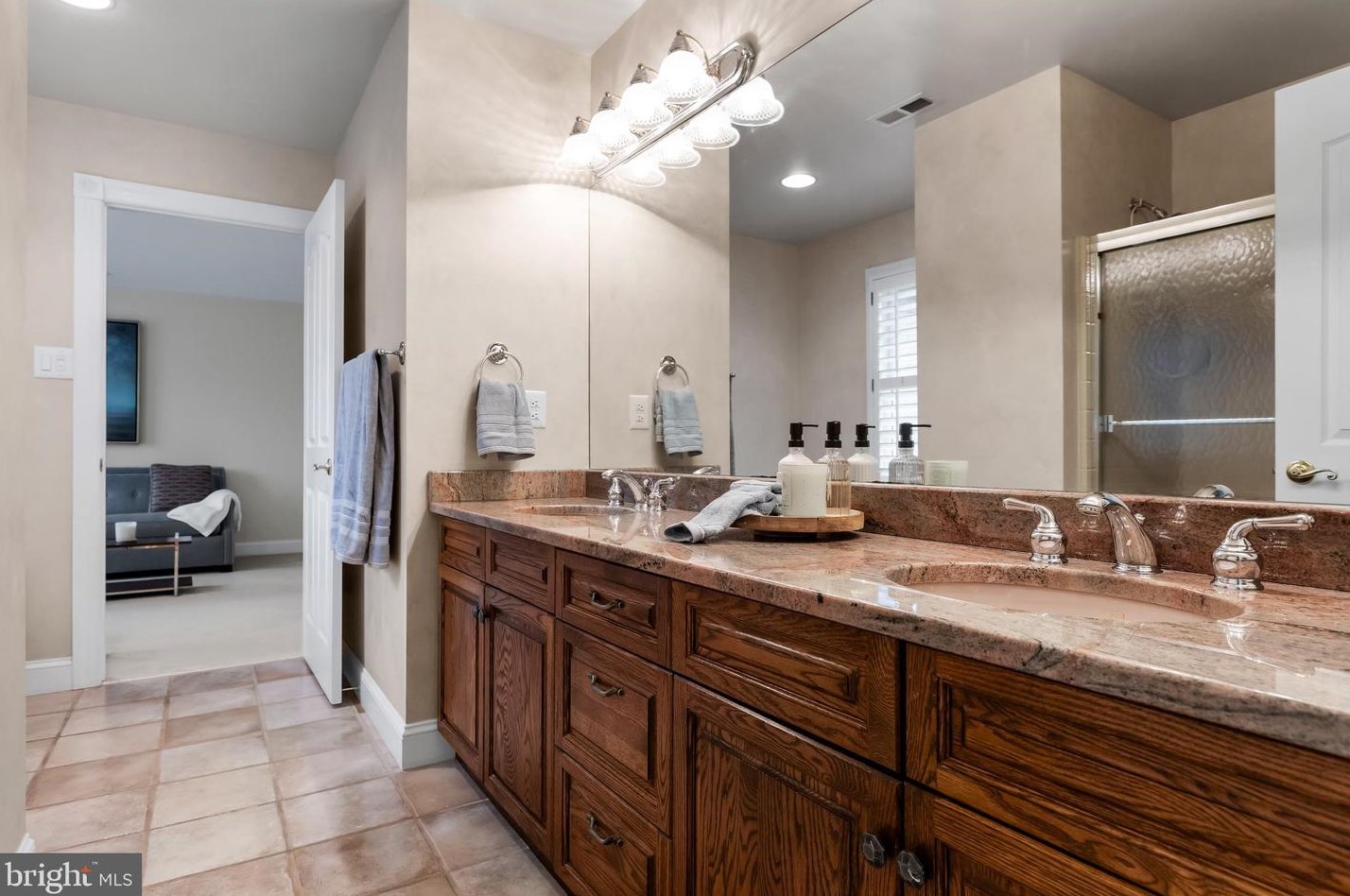 32 Cv Rd, Moorestown NJ 08057-3949 exterior