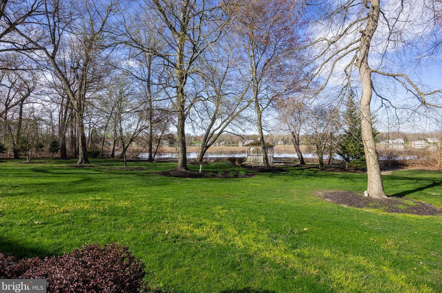 32 Cv Rd, Moorestown NJ 08057-3949 exterior