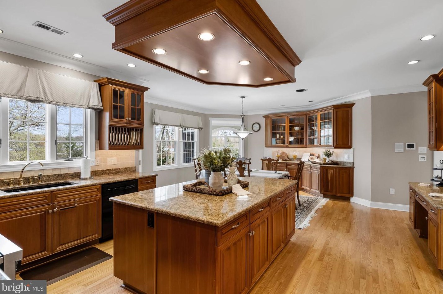 32 Cv Rd, Moorestown NJ 08057-3949 exterior