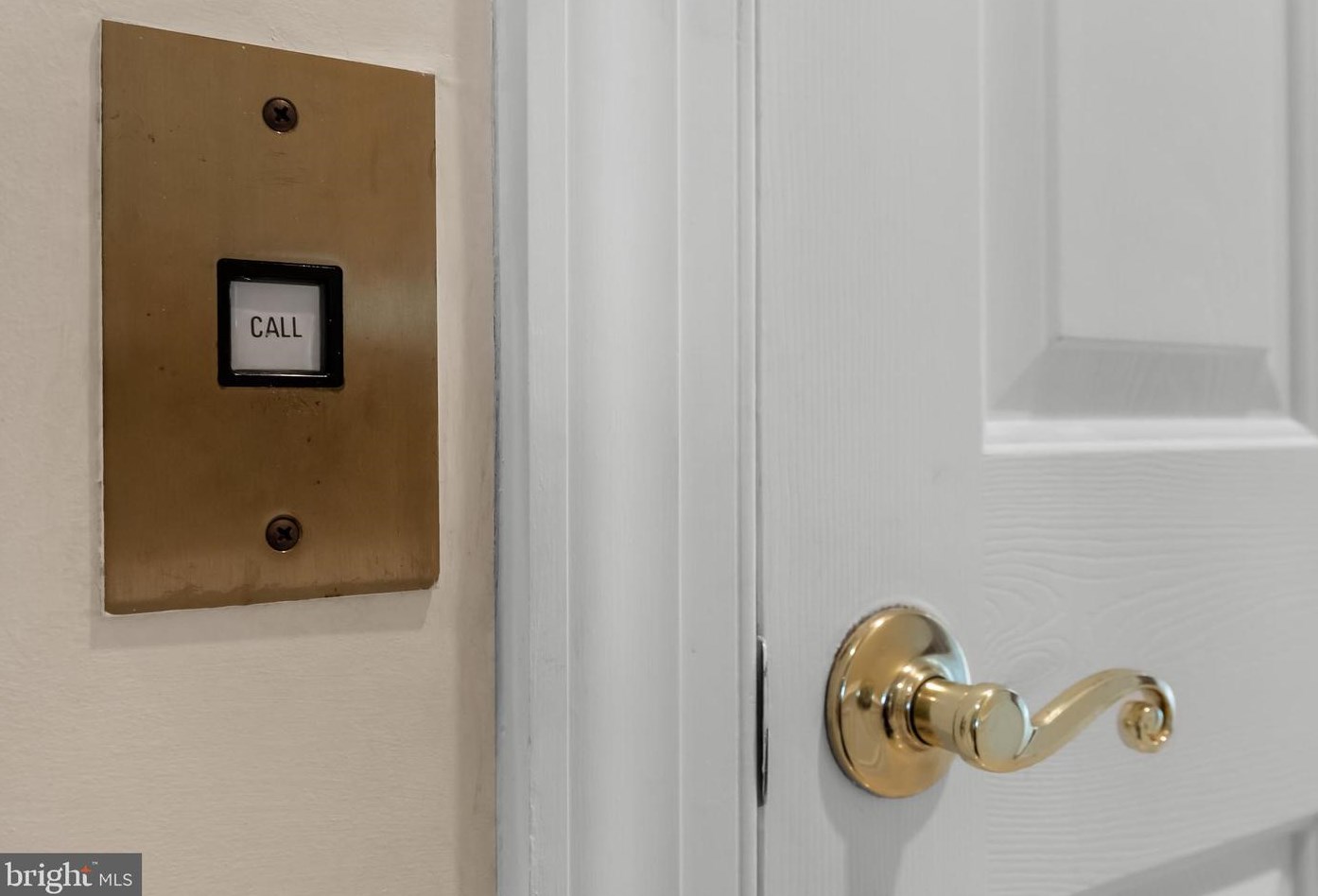 32 Cv Rd, Moorestown NJ 08057-3949 exterior