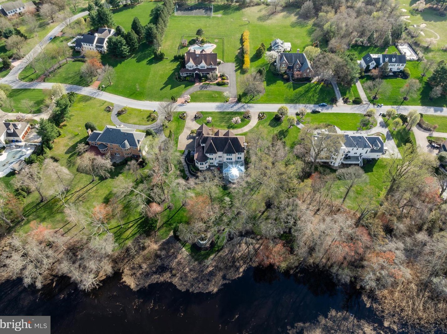 32 Cv Rd, Moorestown NJ 08057-3949 exterior