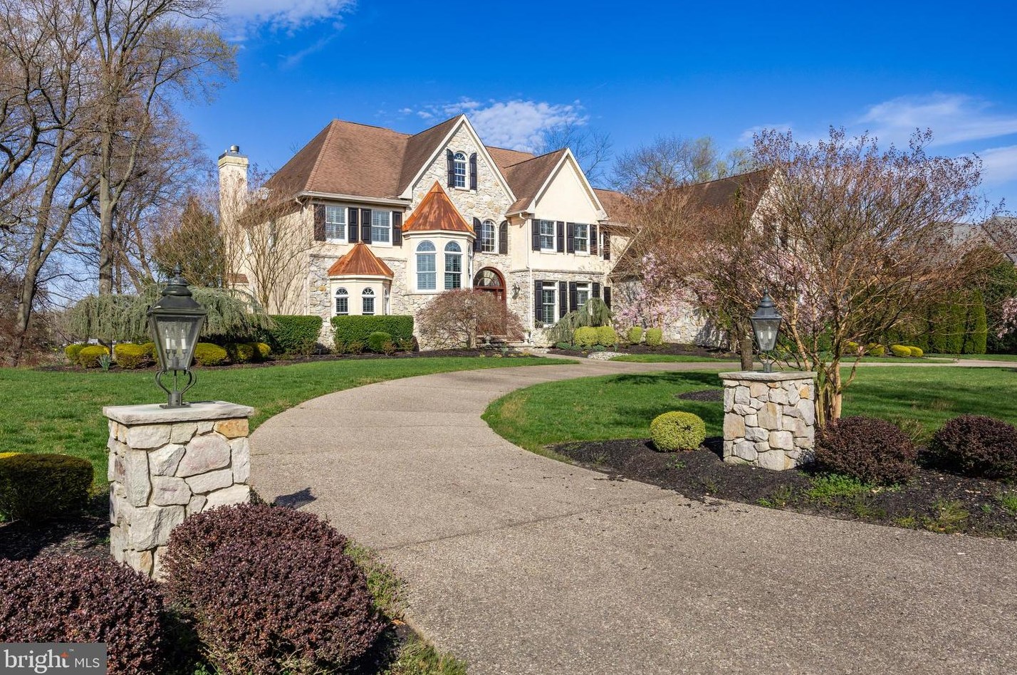 32 Cv Rd, Moorestown NJ 08057-3949 exterior