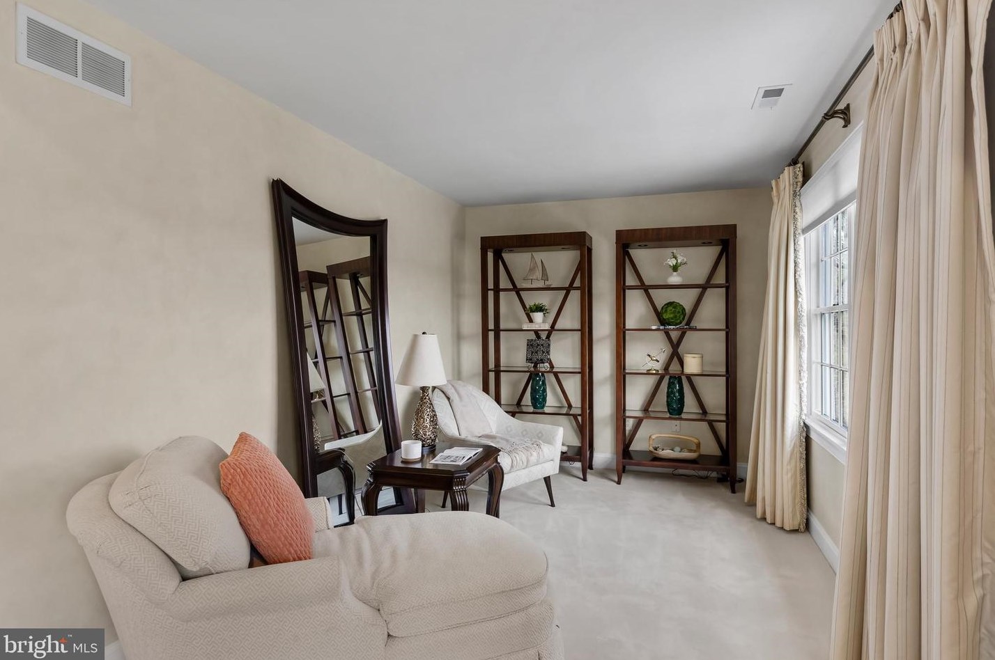 32 Cv Rd, Moorestown NJ 08057-3949 exterior