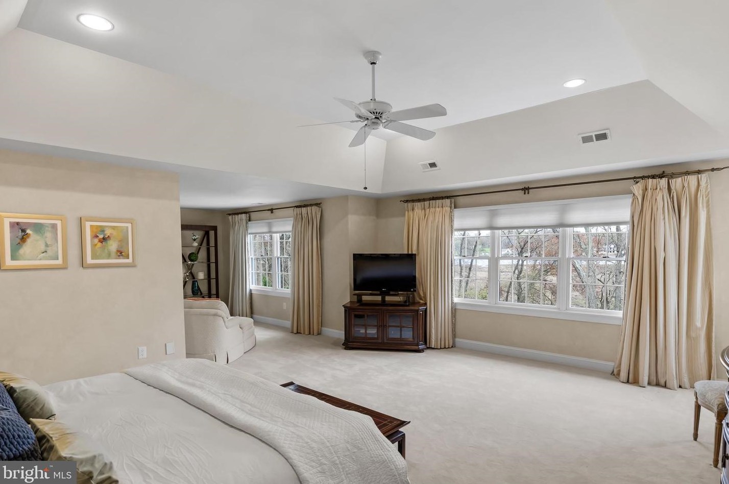 32 Cv Rd, Moorestown NJ 08057-3949 exterior