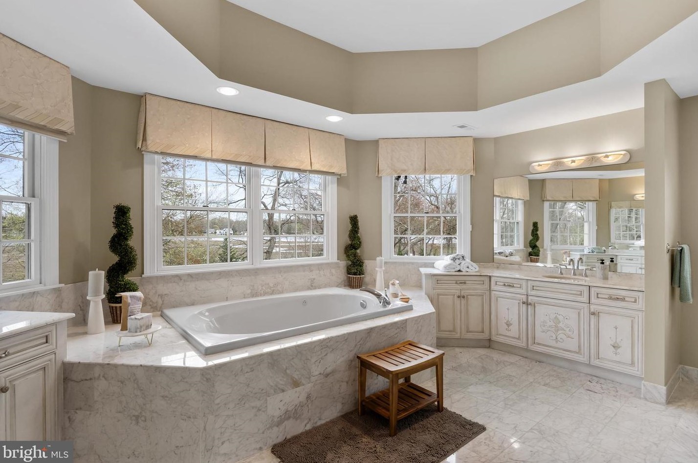 32 Cv Rd, Moorestown NJ 08057-3949 exterior