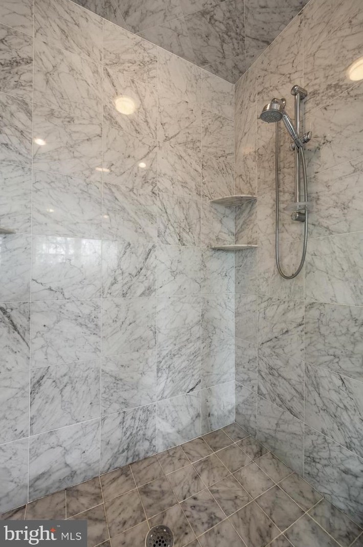 32 Cv Rd, Moorestown NJ 08057-3949 exterior