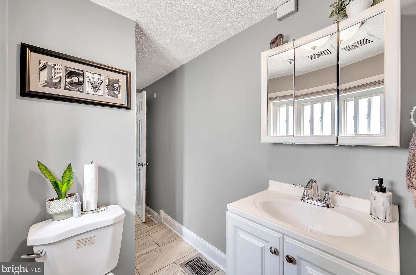 228 4 Ave, Roebling NJ 08554-1302 exterior