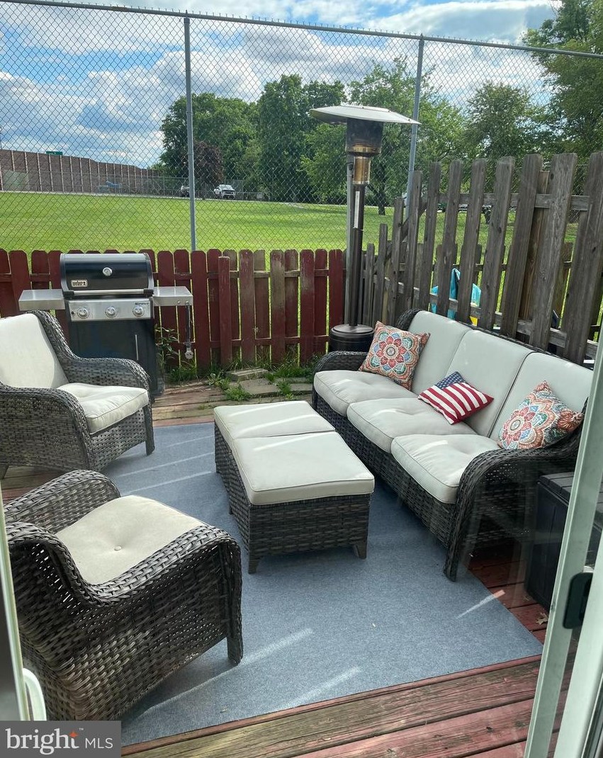 6 Plymouth Ct, Chesterfield NJ  08505-3124 exterior