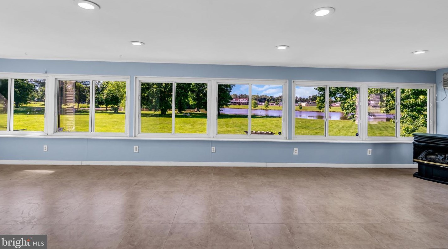 205 Federal St, Burlington NJ 08016-1614 exterior