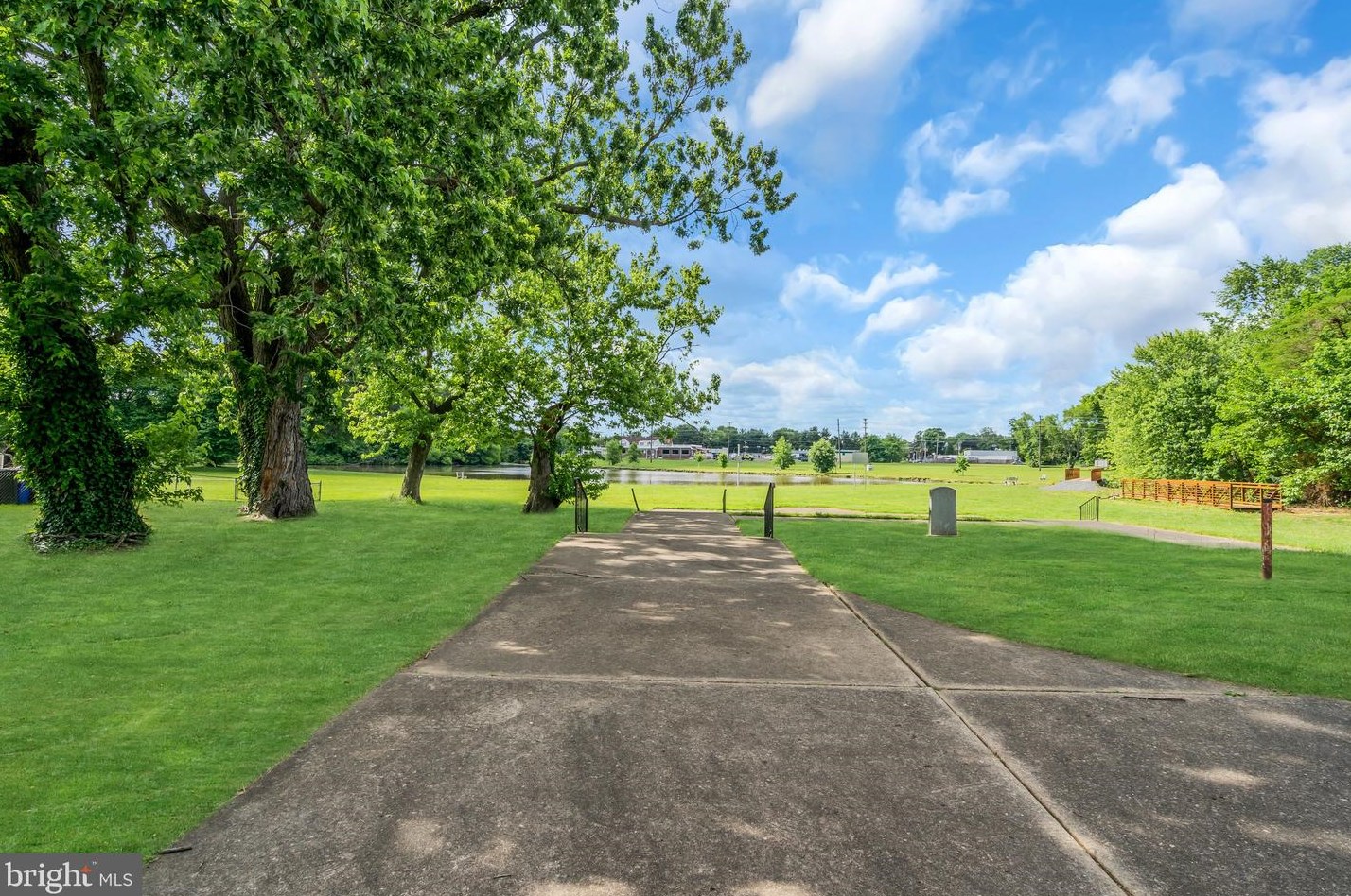 205 Federal St, Burlington NJ 08016-1614 exterior