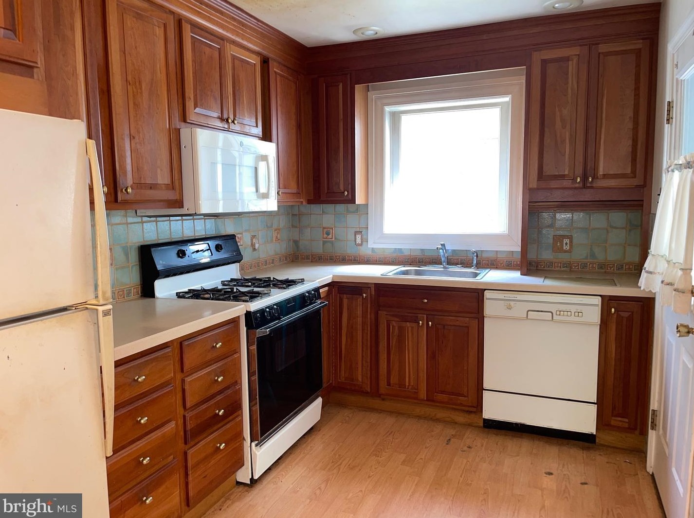 16 Morgan Ave, Riverton NJ  08077-1129 exterior