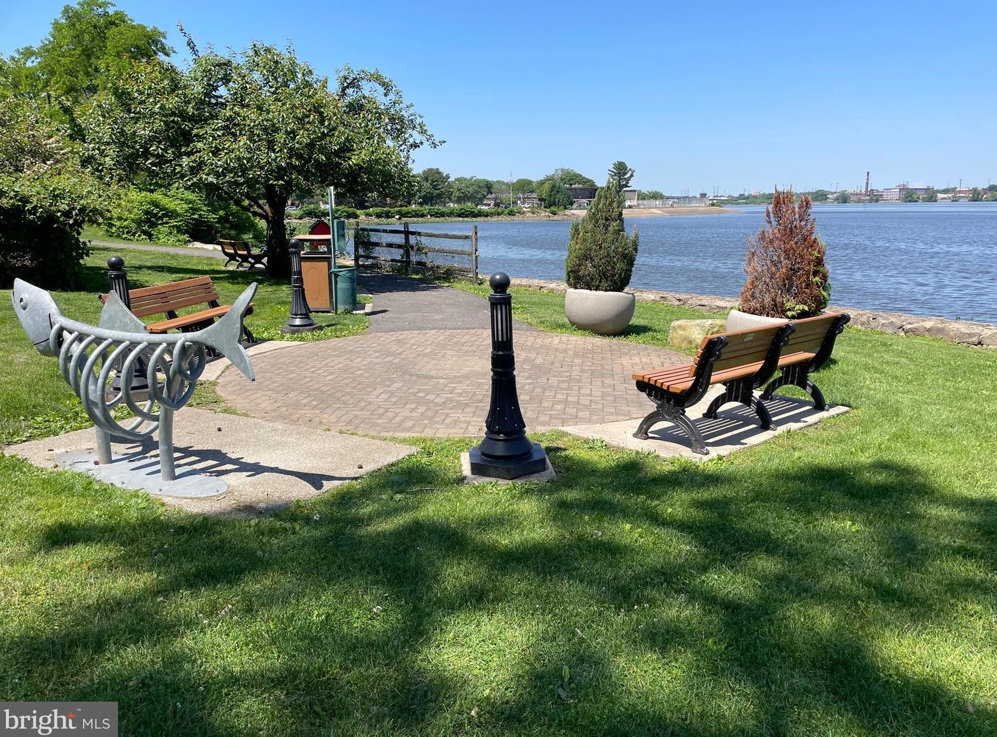 16 Morgan Ave, Riverton NJ  08077-1129 exterior