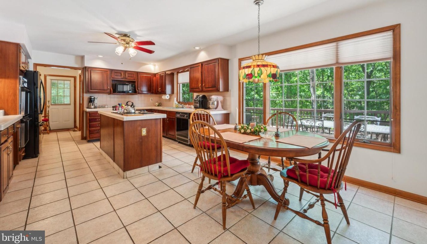 46 Fox Hl Dr, Southampton NJ  08088-9036 exterior