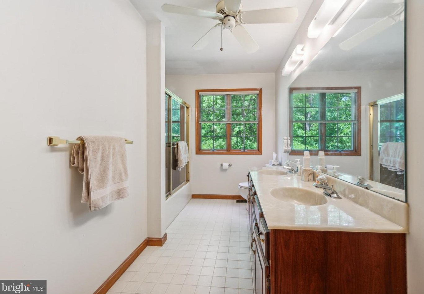 46 Fox Hl Dr, Southampton NJ  08088-9036 exterior