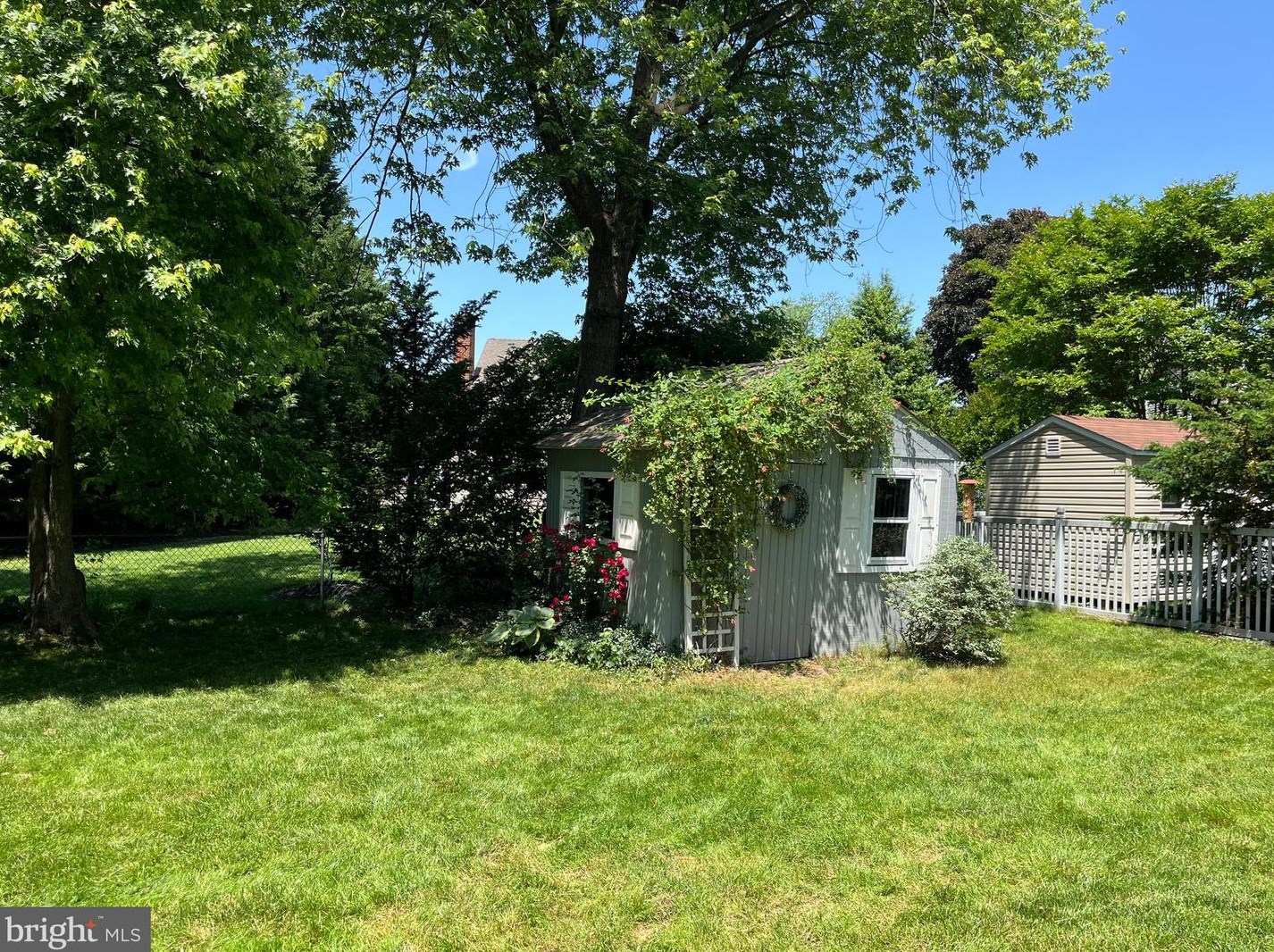 605 Parry Blvd, Riverton NJ  08077-3940 exterior