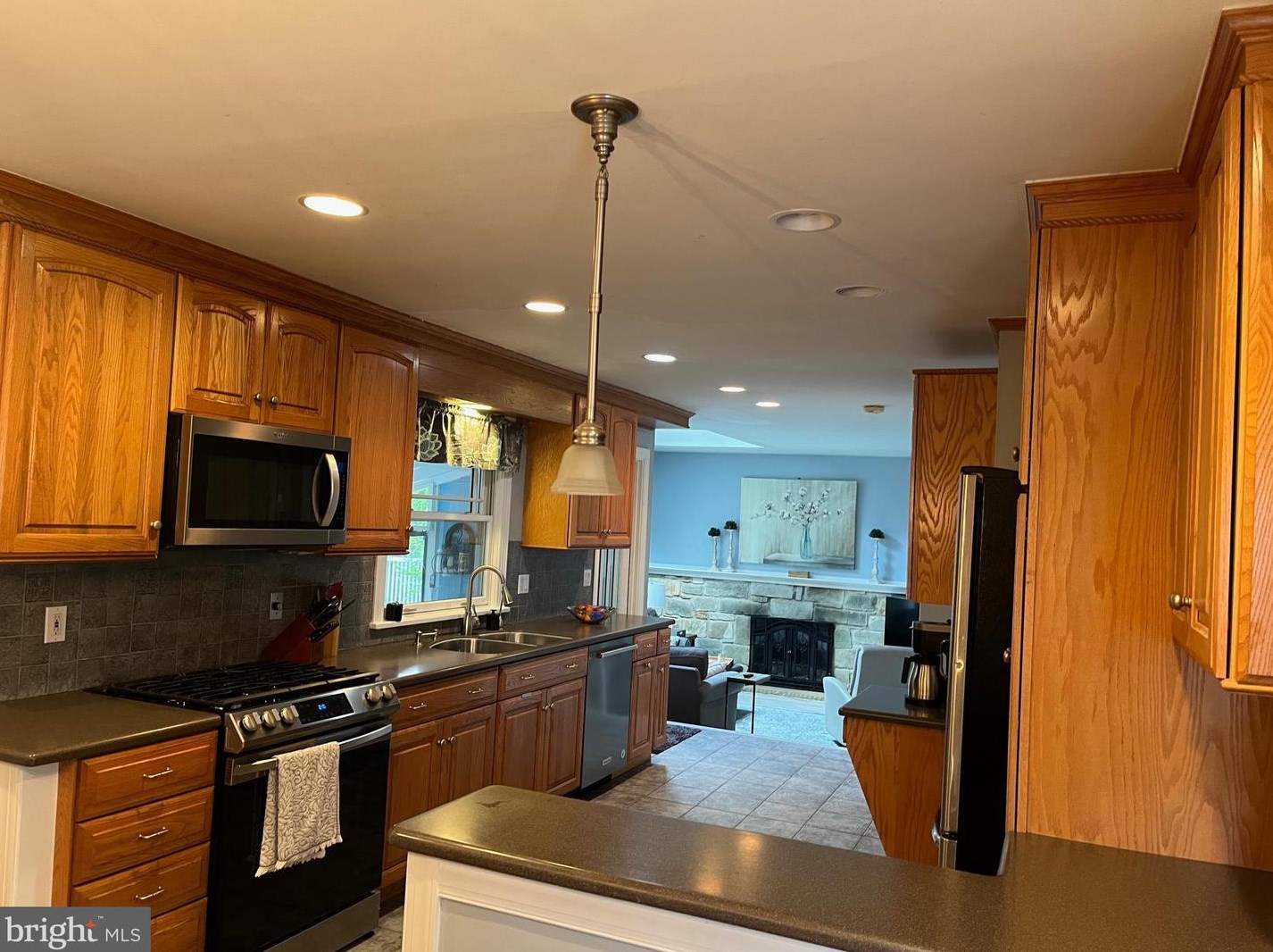 605 Parry Blvd, Riverton NJ  08077-3940 exterior