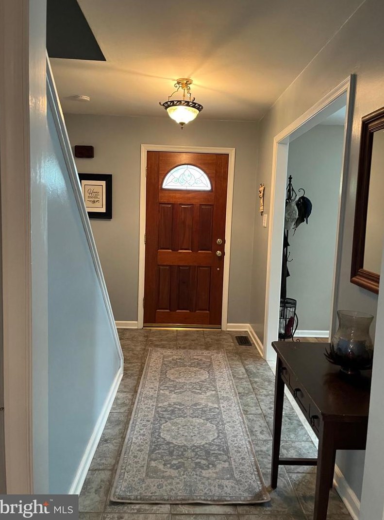 605 Parry Blvd, Riverton NJ  08077-3936 exterior