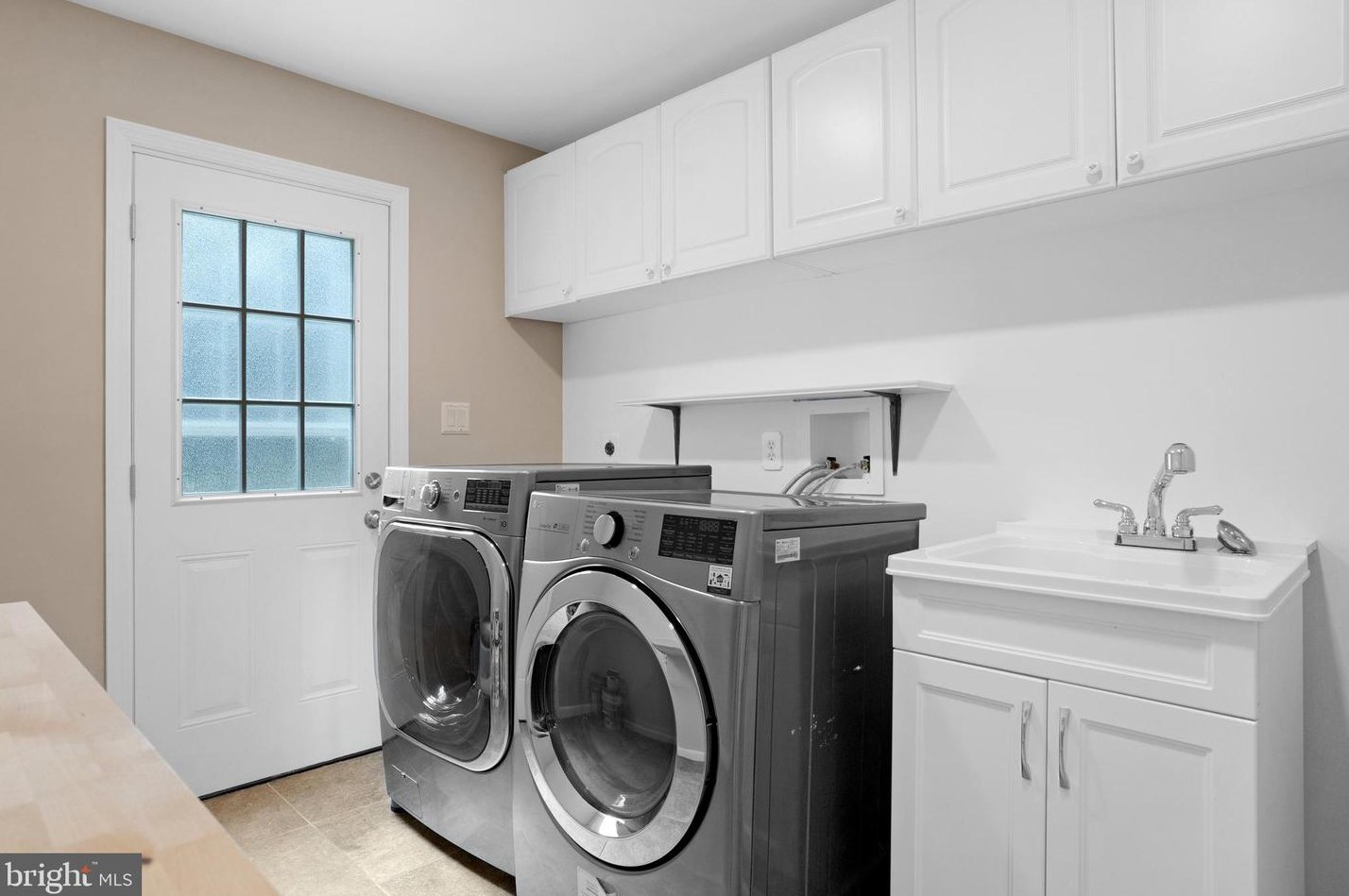 1 Madison Ct, Southampton NJ  08088-9046 exterior