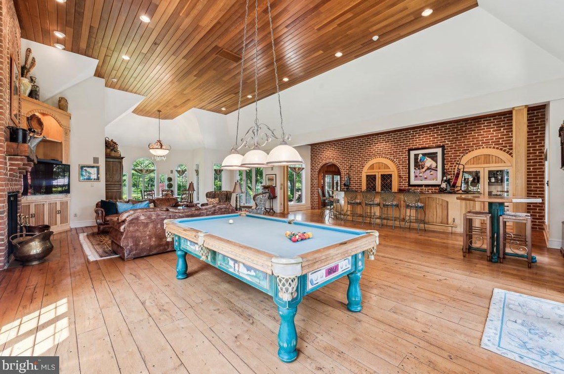 712 Kimberly Dr, Moorestown NJ  08057-4406 exterior