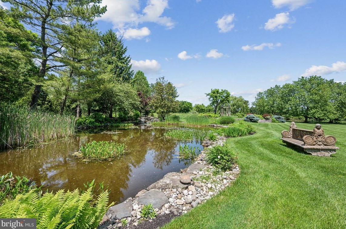 712 Kimberly Dr, Moorestown NJ  08057-4406 exterior