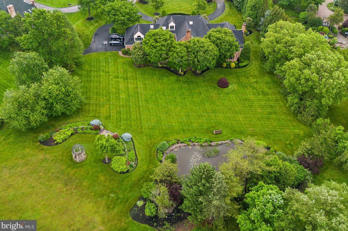 712 Kimberly Dr, Moorestown NJ  08057-4406 exterior