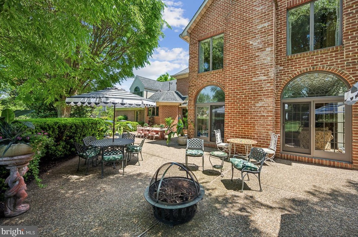 712 Kimberly Dr, Moorestown NJ  08057-4406 exterior