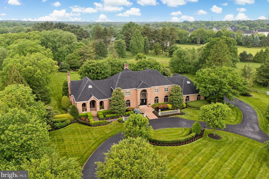 712 Kimberly Dr, Moorestown NJ  08057-4406 exterior