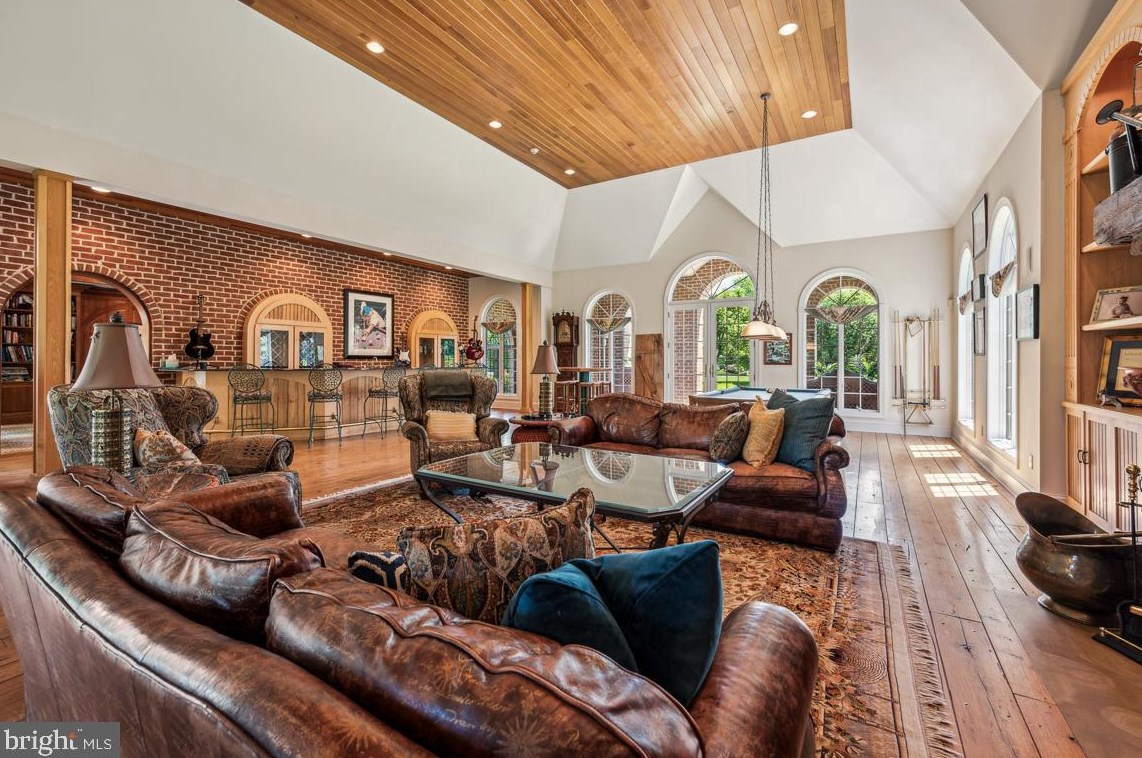 712 Kimberly Dr, Moorestown NJ  08057-4406 exterior