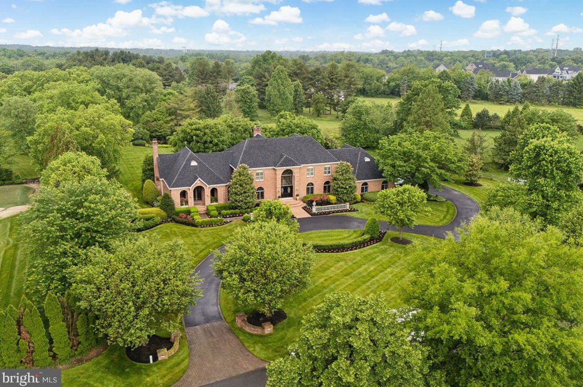 712 Kimberly Dr, Moorestown NJ  08057-4406 exterior