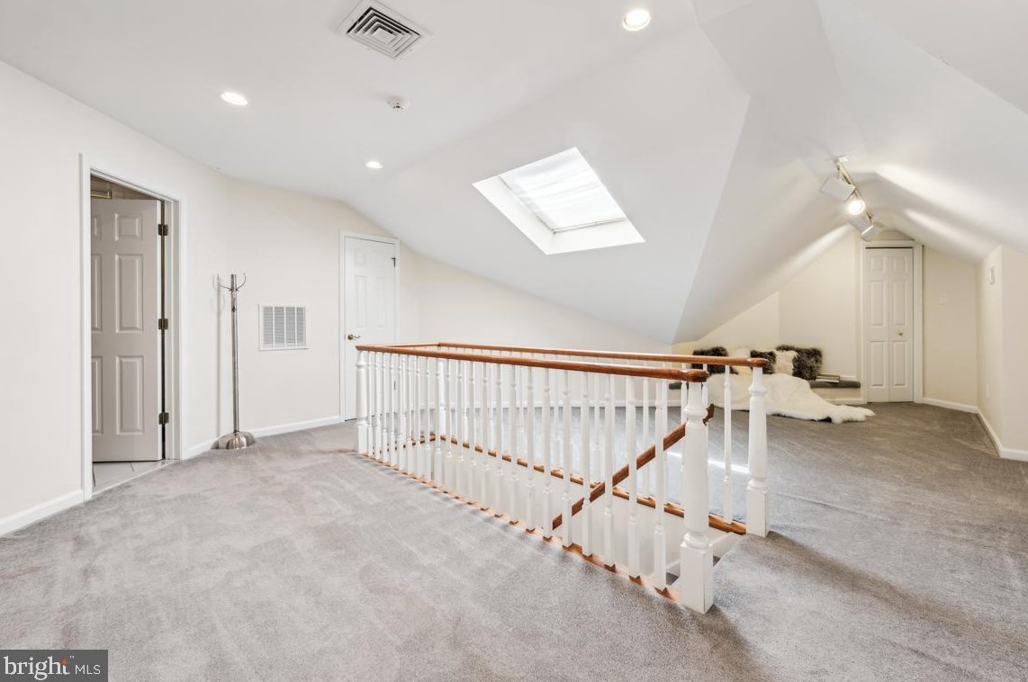 712 Kimberly Dr, Moorestown NJ  08057-4406 exterior