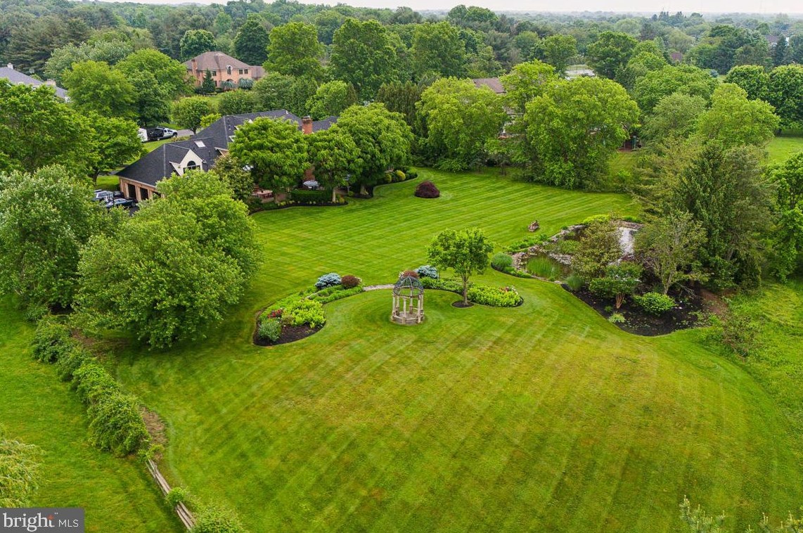 712 Kimberly Dr, Moorestown NJ  08057-4406 exterior