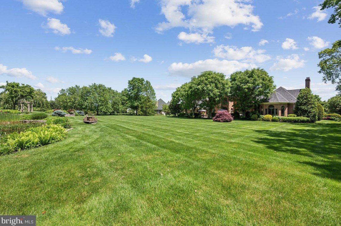 712 Kimberly Dr, Moorestown NJ  08057-4406 exterior