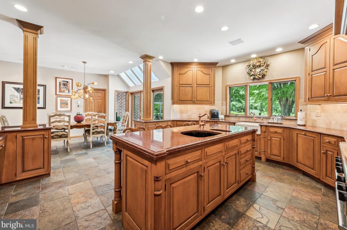 712 Kimberly Dr, Moorestown NJ  08057-4406 exterior