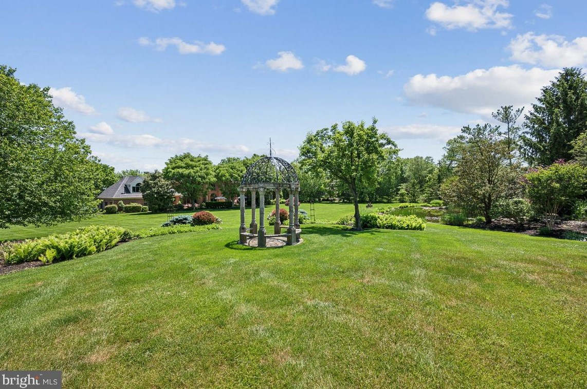 712 Kimberly Dr, Moorestown NJ  08057-4406 exterior